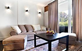 P&O Apartments Near Westfield Arkadia
